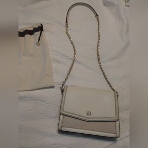Chic White Crossbody Bag with Gold Chain
